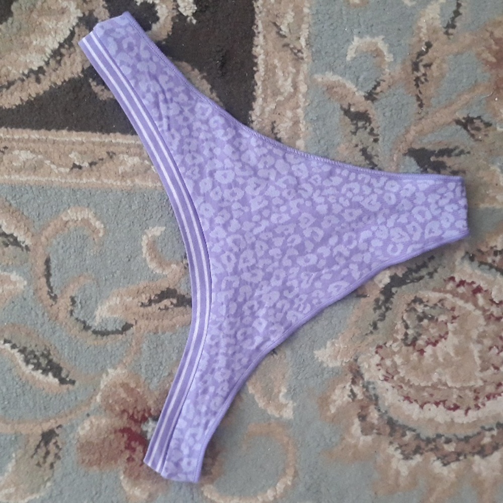 Pink VS thong - Picture 14 of 15